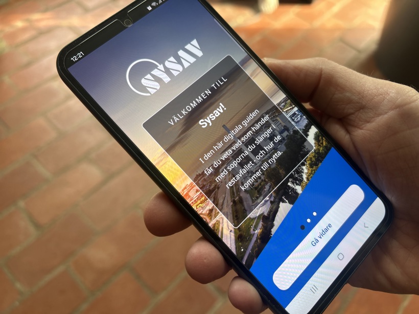 Telefon som visar appen Avfallsresan