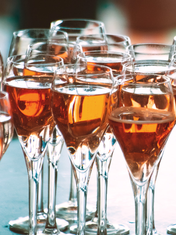 Glas med bubblande dryck